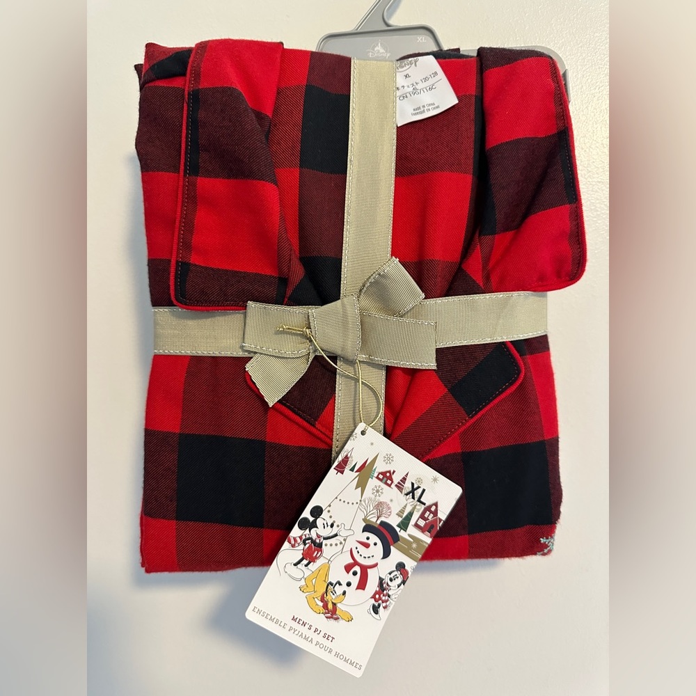 New Disney Christmas Mickey Pajamas for men. Color Red. Size XL